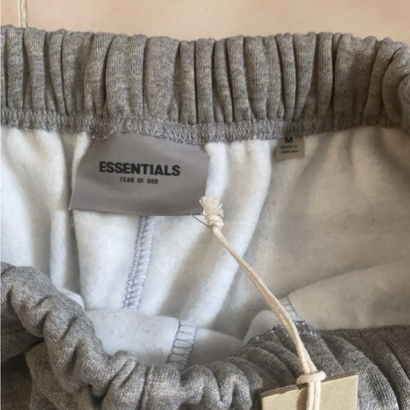 Essentials FOG Shorts - Picture 3 of 5